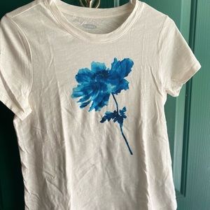 Old Navy t shirt, size S.